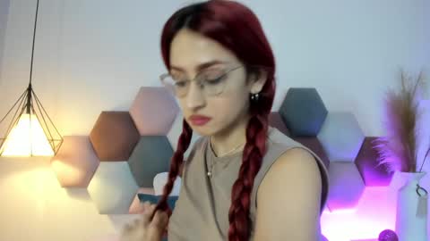 Andra Cyrus online show from 01.02.25