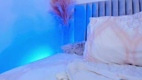 Andra Cyrus online show from 01.08.25