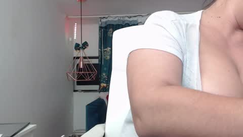 Snapshot of andrahart_ chatting on 01.05.25 AndraHart online show from 01.05.25