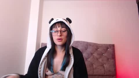 Snapshot of andrasla chatting on 09.26.25 Andras online show from 09.26.25