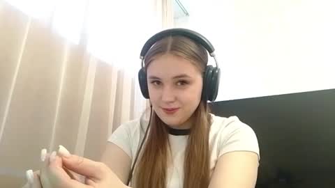 Snapshot of andrasol chatting on 10.24.25 Sofy online show from 10.24.25