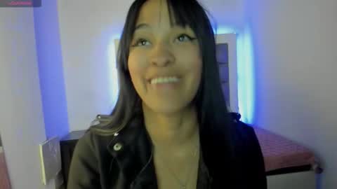 Snapshot of andrea_brunette_ chatting on 09.24.25 andrea_brunette_ online show from 09.24.25