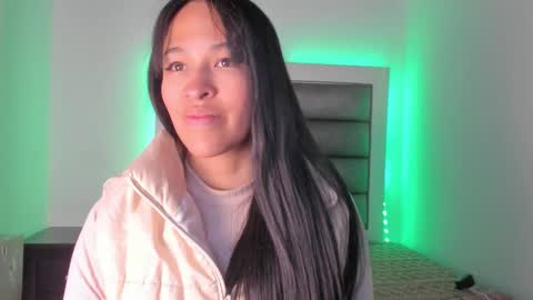 Snapshot of andrea_brunette_ chatting on 10.13.25 andrea_brunette_ online show from 10.13.25