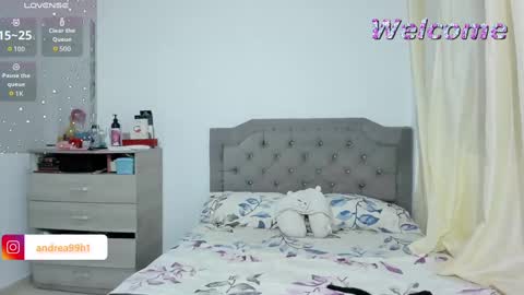 Snapshot of andrea_hillss2 chatting on 09.18.25 ANDREA online show from 09.18.25