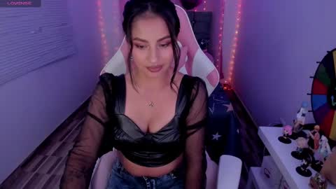 Snapshot of andrea_kinky chatting on 02.14.25 andrea_kinky online show from 02.14.25