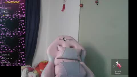 Snapshot of andrea_saenz_ chatting on 12.07.24 online show from 12.07.24