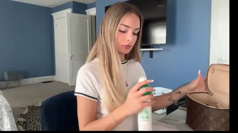 Andrea Elizabeth online show from 09.22.25