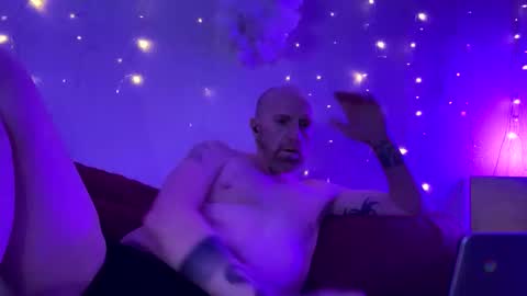 andrerw98765 online show from 01.05.25