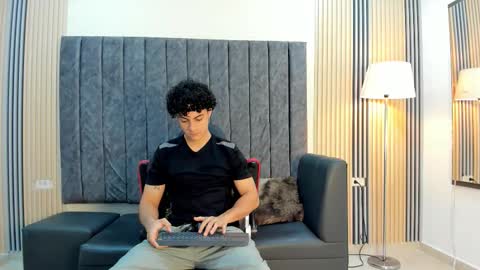 Snapshot of andres_cream chatting on 09.15.25 andres_cream online show from 09.15.25