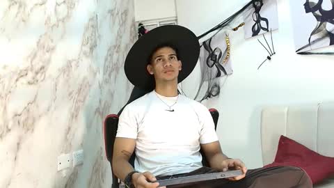 andres_stud online show from 10.20.25