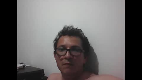 Snapshot of andresfloga chatting on 09.10.25 andresfloga online show from 09.10.25
