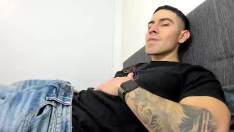 Snapshot of andresjuan92 chatting on 09.28.25 onlyfanscallmegotter online show from 09.28.25