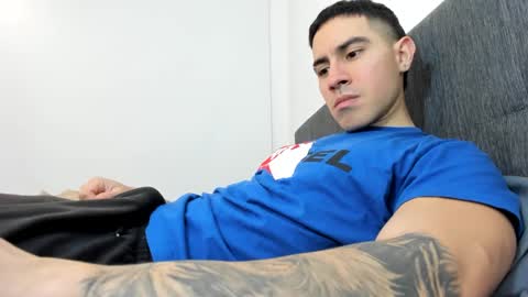 Snapshot of andresjuan92 chatting on 09.30.25 onlyfanscallmegotter online show from 09.30.25