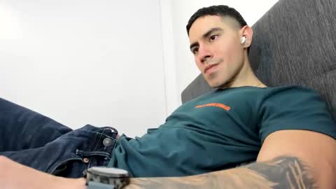 Snapshot of andresjuan92 chatting on 10.07.25 onlyfanscallmegotter online show from 10.07.25