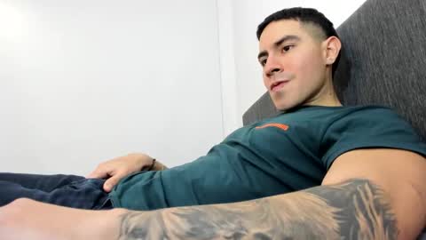 Snapshot of andresjuan92 chatting on 10.09.25 onlyfanscallmegotter online show from 10.09.25