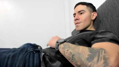 Snapshot of andresjuan92 chatting on 10.10.25 onlyfanscallmegotter online show from 10.10.25