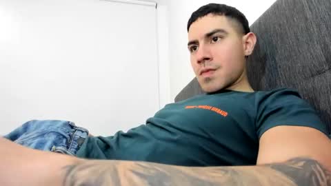 Snapshot of andresjuan92 chatting on 10.24.25 onlyfanscallmegotter online show from 10.24.25