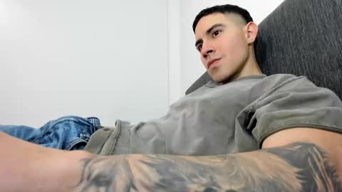 Snapshot of andresjuan92 chatting on 10.28.25 onlyfanscallmegotter online show from 10.28.25