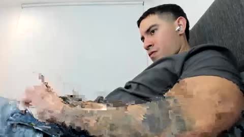 Snapshot of andresjuan92 chatting on 11.07.25 onlyfanscallmegotter online show from 11.07.25