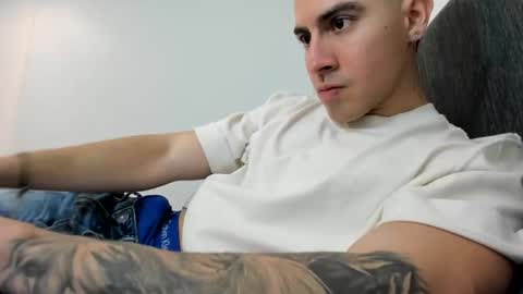 Snapshot of andresjuan92 chatting on 11.08.25 onlyfanscallmegotter online show from 11.08.25