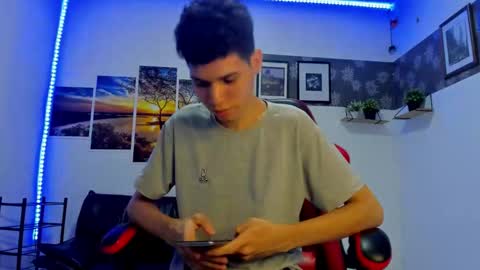 Snapshot of andrew_2811 chatting on 09.21.25 andrew_2811 online show from 09.21.25