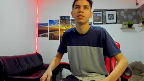 Snapshot of andrew_2811 chatting on 10.05.25 andrew_2811 online show from 10.05.25