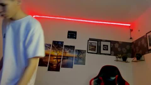 Snapshot of andrew_2811 chatting on 10.19.25 andrew_2811 online show from 10.19.25