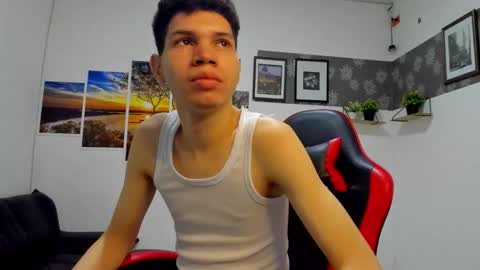 Snapshot of andrew_2811 chatting on 10.22.25 andrew_2811 online show from 10.22.25