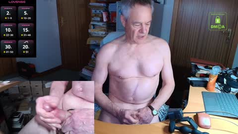 Snapshot of andrew_9999 chatting on 12.11.24 Andrew online show from 12.11.24