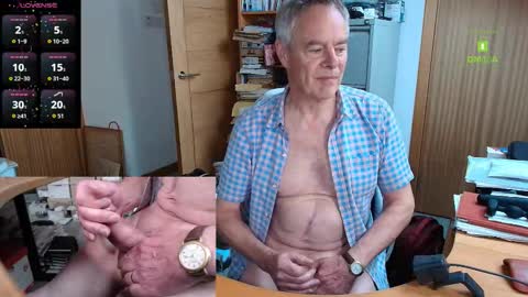 Snapshot of andrew_9999 chatting on 10.05.25 Andrew online show from 10.05.25