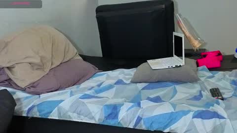 Snapshot of andrew_hot_999 chatting on 11.04.25 Andrew online show from 11.04.25