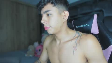 Snapshot of andrew_twink18 chatting on 10.05.25 Andrew M. online show from 10.05.25