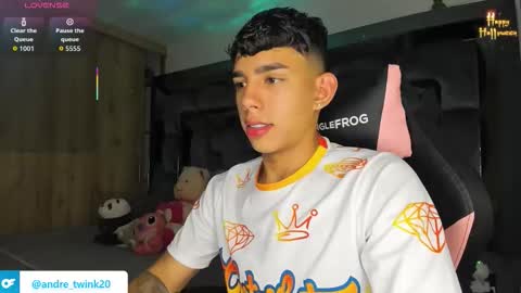 Snapshot of andrew_twink18 chatting on 10.17.25 Andrew M. online show from 10.17.25
