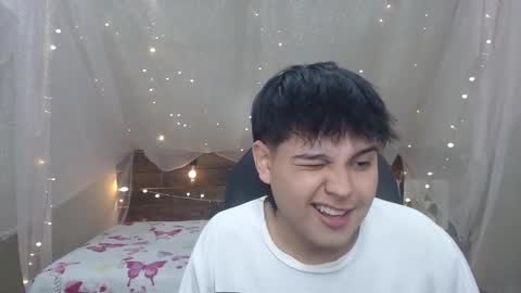 Snapshot of andrewsmile_ chatting on 12.22.24 ANDREW online show from 12.22.24