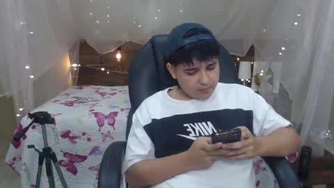 Snapshot of andrewsmile_ chatting on 12.22.24 ANDREW online show from 12.22.24