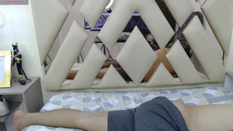 Snapshot of andrewsmile_ chatting on 01.04.25 ANDREW online show from 01.04.25