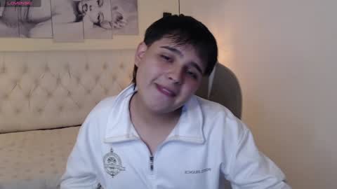 Snapshot of andrewsmile_ chatting on 01.10.25 ANDREW online show from 01.10.25