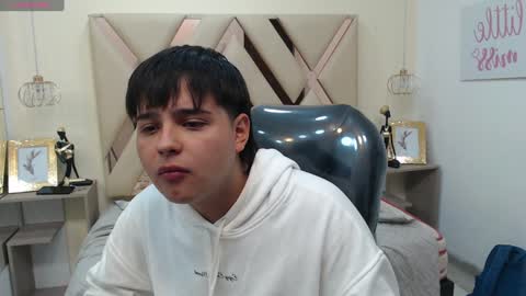 Snapshot of andrewsmile_ chatting on 01.13.25 ANDREW online show from 01.13.25