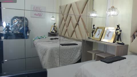 Snapshot of andrewsmile_ chatting on 01.13.25 ANDREW online show from 01.13.25