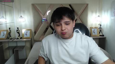 Snapshot of andrewsmile_ chatting on 01.25.25 ANDREW online show from 01.25.25