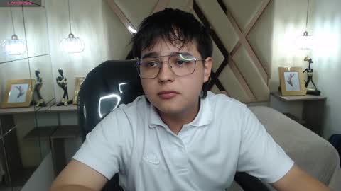 Snapshot of andrewsmile_ chatting on 01.26.25 ANDREW online show from 01.26.25