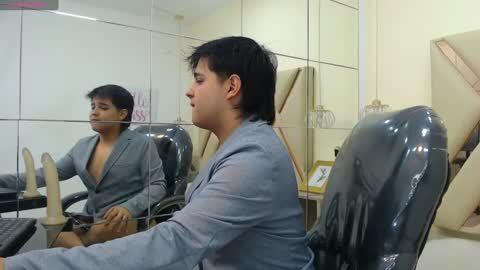 Snapshot of andrewsmile_ chatting on 01.28.25 ANDREW online show from 01.28.25