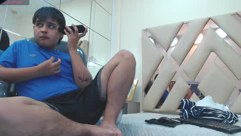 Snapshot of andrewsmile_ chatting on 02.01.25 ANDREW online show from 02.01.25