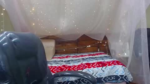 Snapshot of andrewsmile_ chatting on 02.06.25 ANDREW online show from 02.06.25