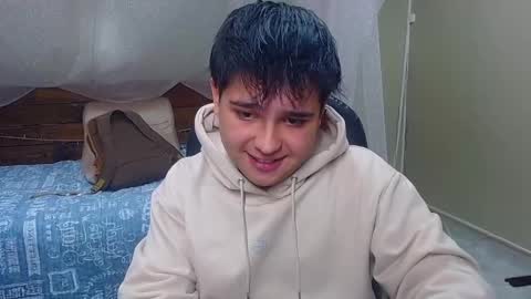 Snapshot of andrewsmile_ chatting on 02.14.25 ANDREW online show from 02.14.25