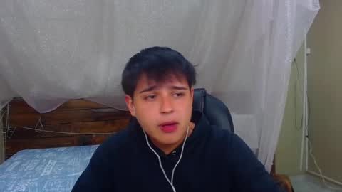 Snapshot of andrewsmile_ chatting on 02.17.25 ANDREW online show from 02.17.25