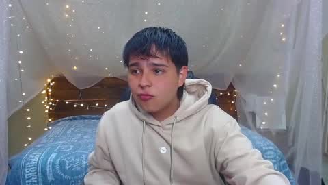 Snapshot of andrewsmile_ chatting on 02.19.25 ANDREW online show from 02.19.25