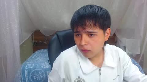 Snapshot of andrewsmile_ chatting on 02.20.25 ANDREW online show from 02.20.25