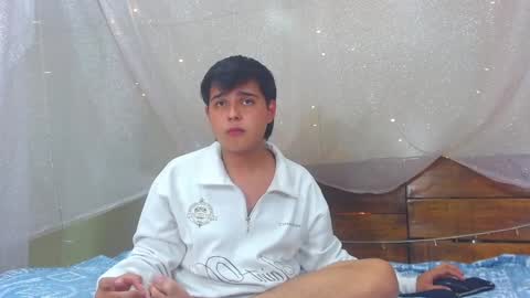 Snapshot of andrewsmile_ chatting on 02.20.25 ANDREW online show from 02.20.25