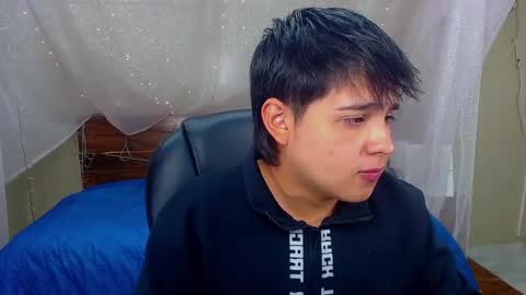 Snapshot of andrewsmile_ chatting on 02.21.25 ANDREW online show from 02.21.25